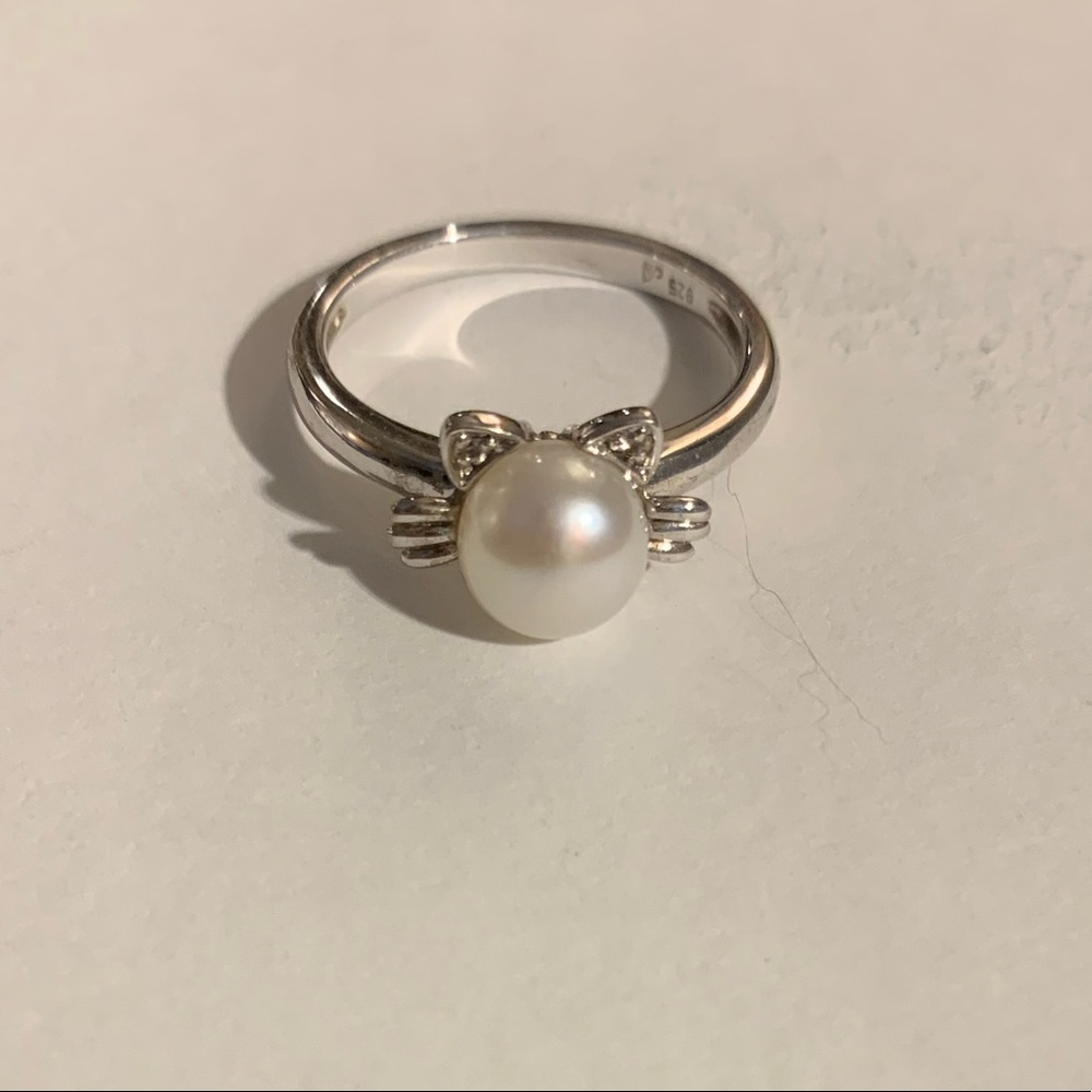 Kay Jewelers Genuine Silver and Pearl Cat Ring